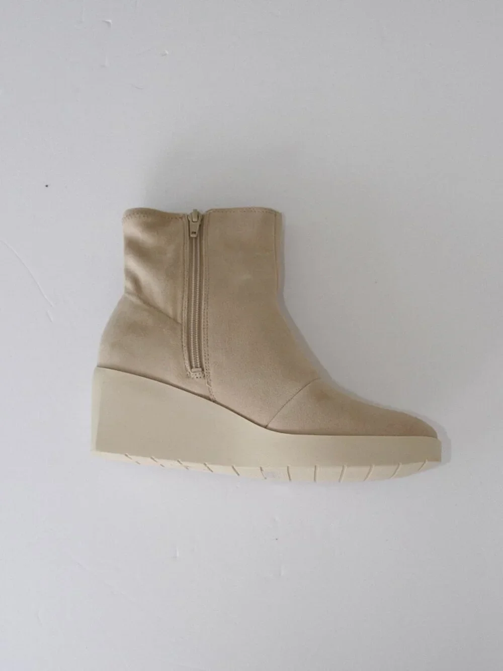 NWT Vionic Suede Ankle Boots